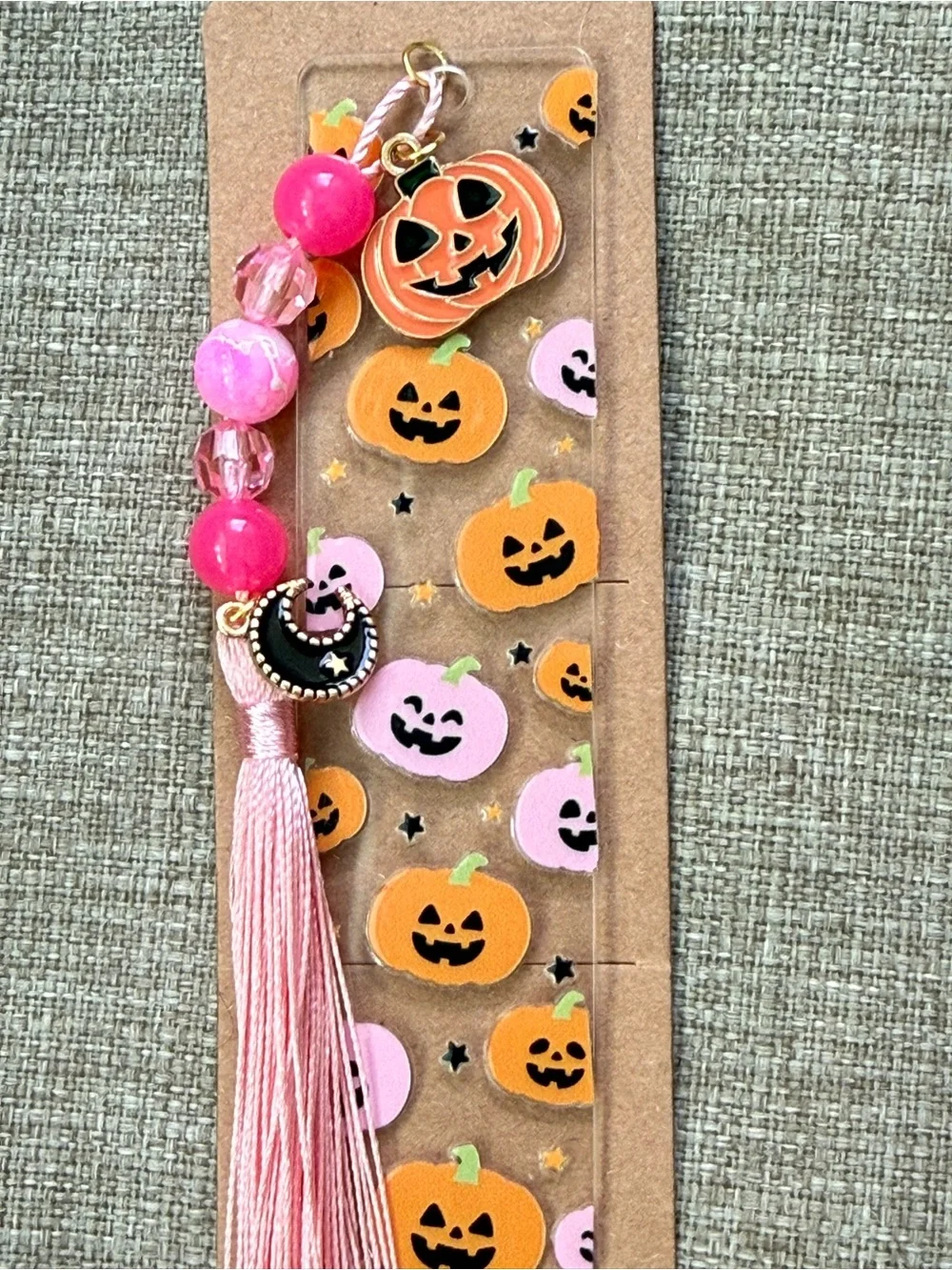 🎃 Acrylic bookmark “Pumpkins” design, beads and 2 Charms. NWOT (Size small )